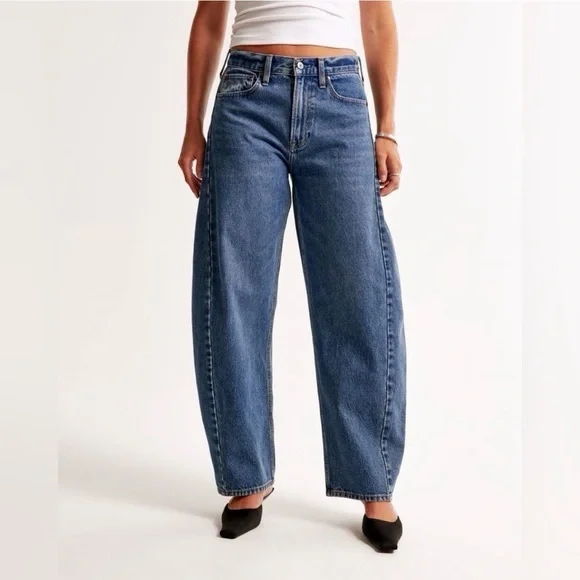 Abercrombie Mid Rise Barrel Jeans Curve Love - Picture 1 of 9